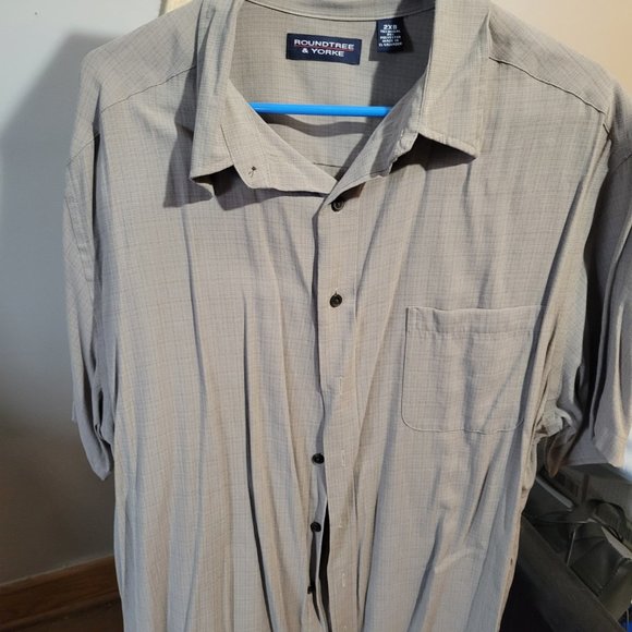 Dillards Roundtree & York Brand - Picture 2 of 2